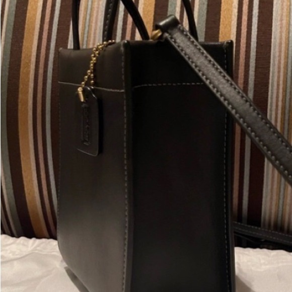 Elegant Coach Black glove-tanned Leather Cashin Mini Tote - Picture 10 of 14